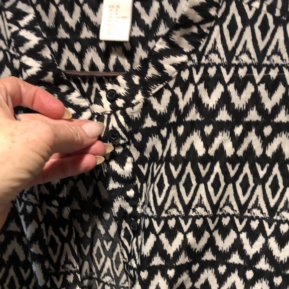 H&M cotton lightweight geometric pattern long sleeve Chinese collar 3/4 button 8 - Picture 3 of 9